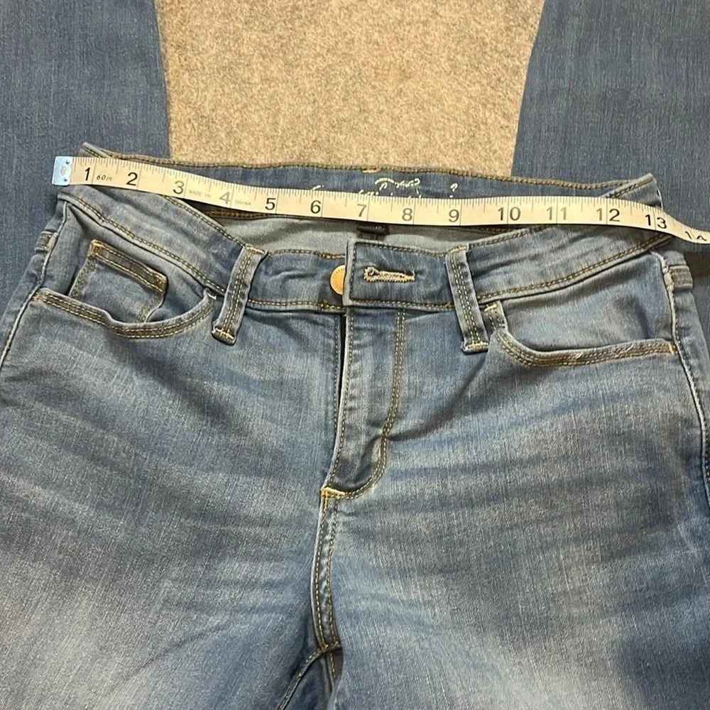 Universal Thread Mid Rise  Skinny, Light Wash - Picture 6 of 11